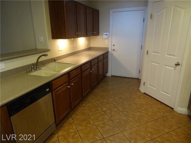Building Photo - Wonderful 1 Story, 3 Bedroom Townhouse wit...