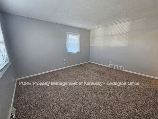 Building Photo - 3510 Lansdowne Dr
