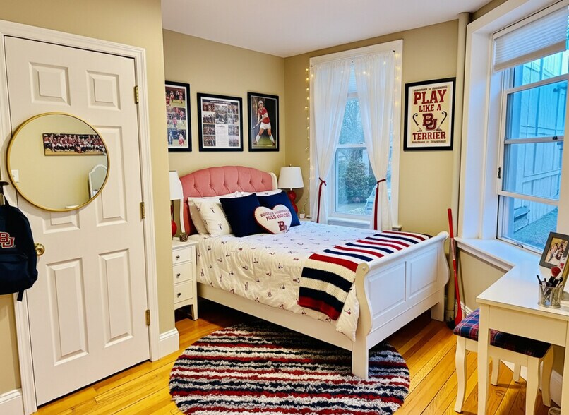 Building Photo - 68 Egmont St