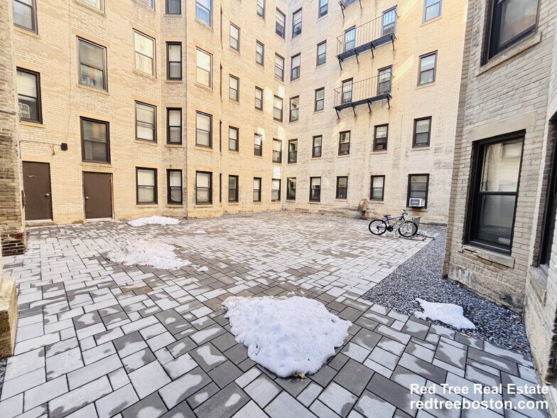 Building Photo - 1148 Commonwealth Ave