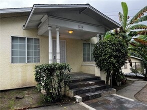 Building Photo - 609 Camulos St