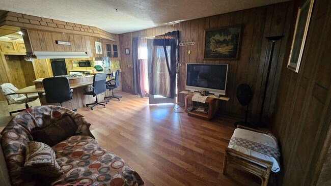 Building Photo - Rural Living at Its Finest – 2BR Home with Open Desert Views