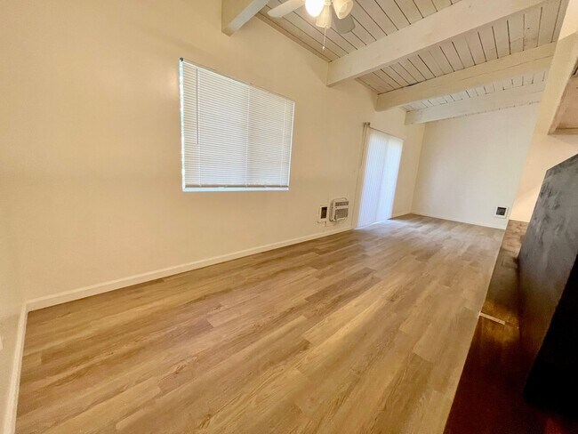 Building Photo - DESIRABLE MILLWOOD NEIGHBORHOOD ON TREE LI...