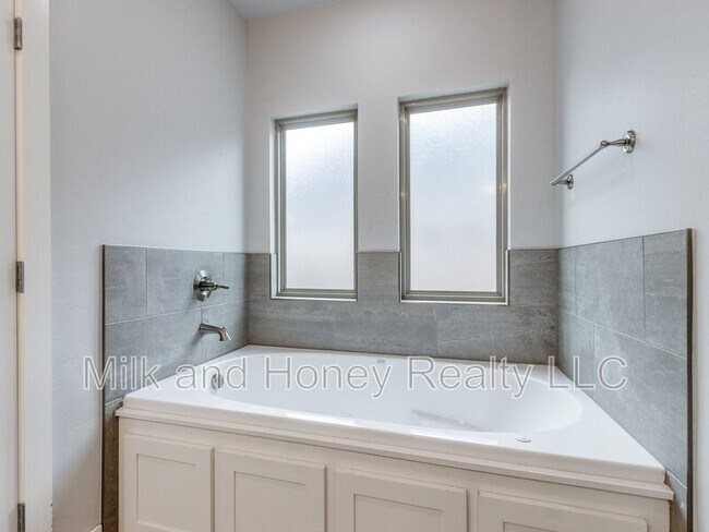 Building Photo - 14525 Rochefort Ln