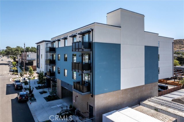 Building Photo - 2475 Victoria Ave