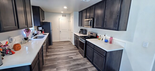 Building Photo - Charming Tehachapi Retreat - $2,400/Month