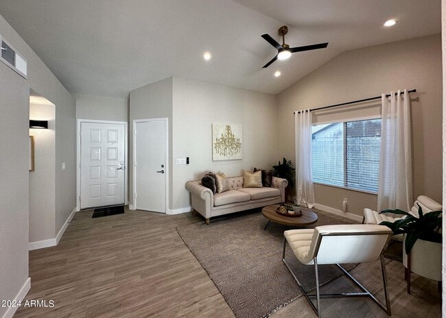 Building Photo - 3016 W Monona Dr