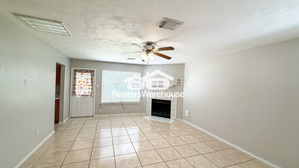 Building Photo - 503 Willow W Dr