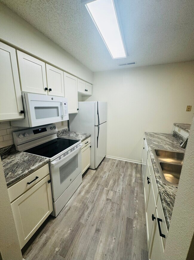 Building Photo - 365 Beaver Kreek Center