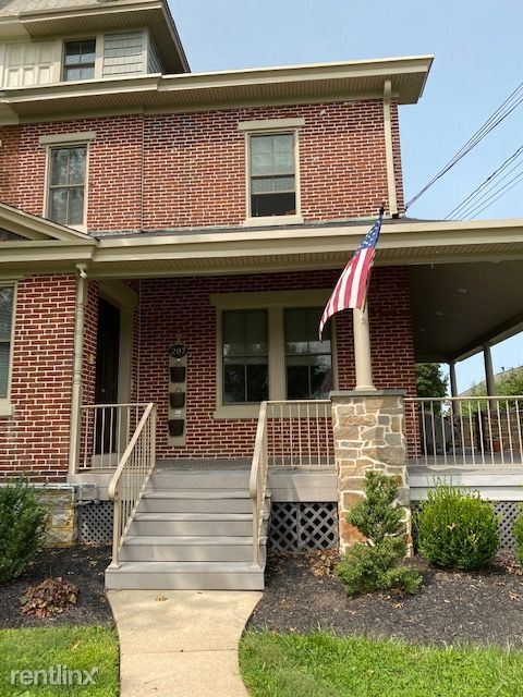 Primary Photo - 207 Monument Ave