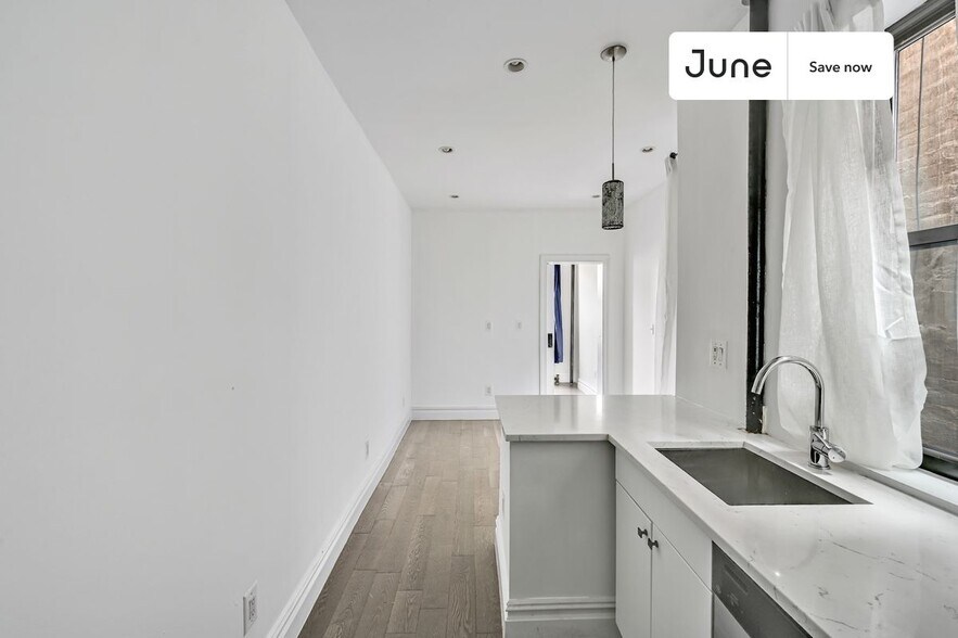 Building Photo - 826 9th Ave