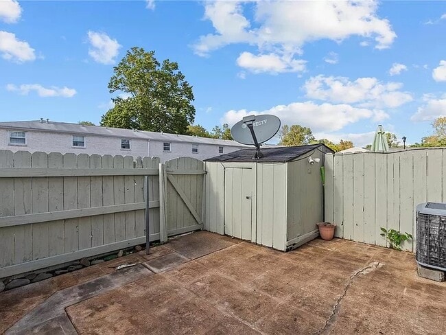 Building Photo - 4058 Paule Ave