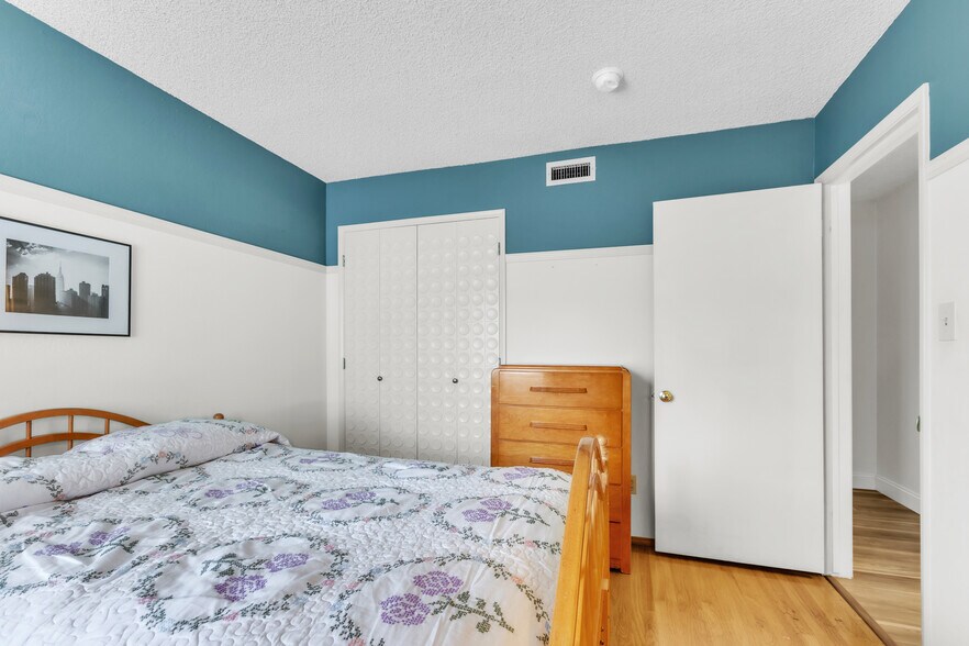 Building Photo - 6630 Lindbrook Way