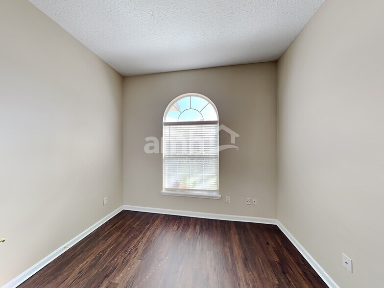 Building Photo - 1621 Merroway Ln