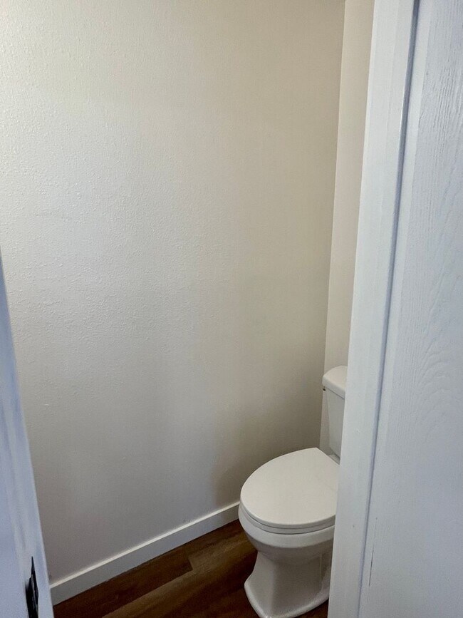 Building Photo - Fully updated/renovated unit NO GARAGE 1 B...