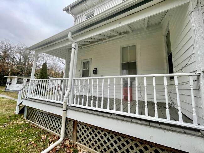 Interior Photo - 204-204 1/2 Atlantic St