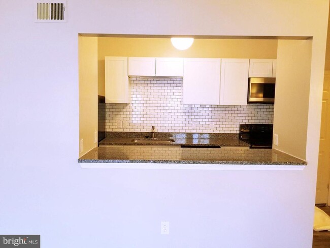 Building Photo - 902 Cedar Crest Ct