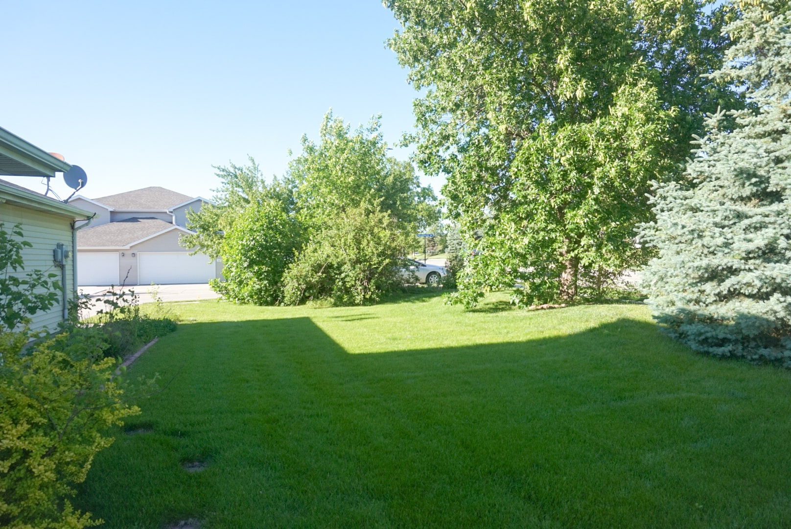 Building Photo - 3633 McLaughlin Dr