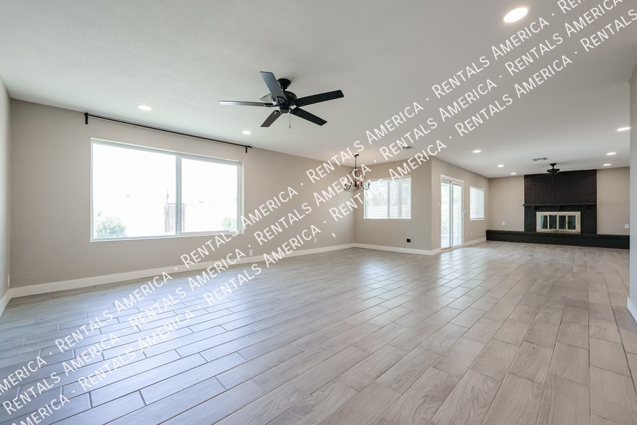 Building Photo - 2902 W Straford Dr
