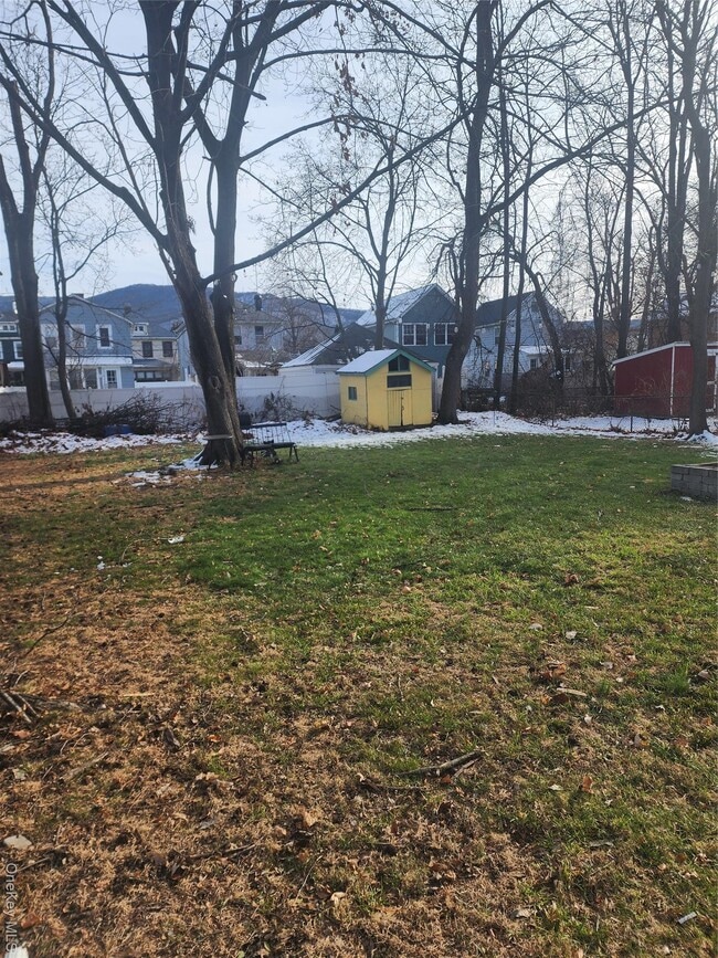 Building Photo - 20 S Elm St