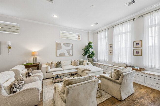 Building Photo - 1033 Ashland St