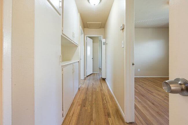 Building Photo - 4202 Dakota Dr