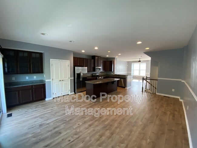 Building Photo - 302 Brenton Rd