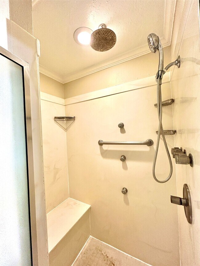 Building Photo - 5022 Darnell St