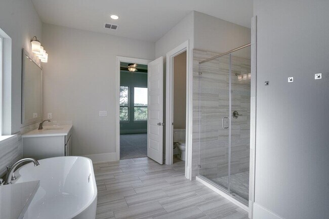 Building Photo - 16916 Sanglier Dr