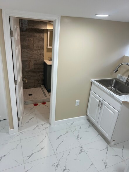 Building Photo - 271 Claremont Ave