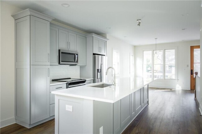 Building Photo - 188 La France Walk