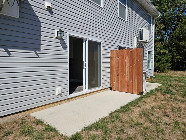 Building Photo - 104 Crystal Springs Rd