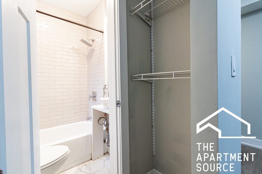 Building Photo - 501 W Belmont Ave