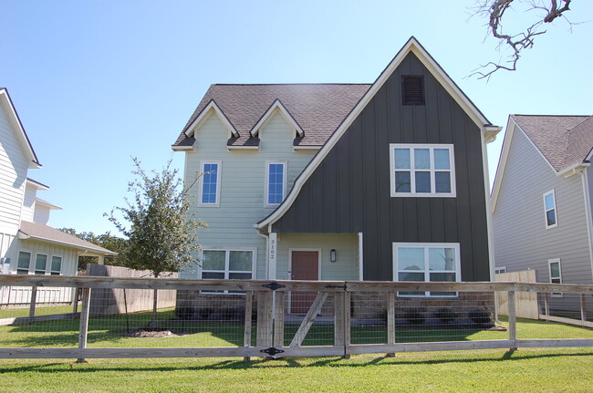 Primary Photo - 3102 Green St