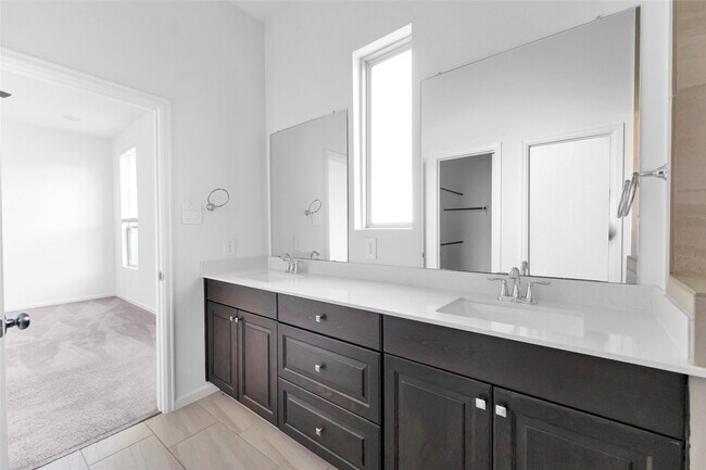 Building Photo - 1426 Northwood Blf Ln