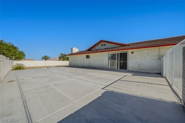 Building Photo - 6760 W Oakey Blvd