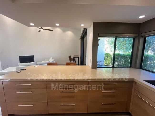 Building Photo - 287 S Civic Dr