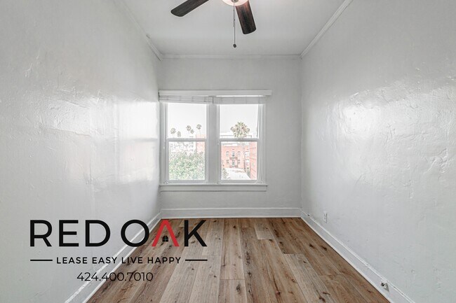 Building Photo - 454 S Catalina St