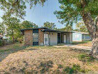 Building Photo - Charming Home Awaits: Spacious & Modern Living in a Prime Location