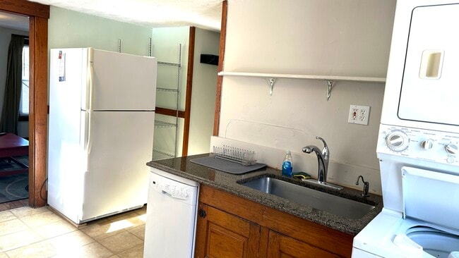 Building Photo - 30 Dana St