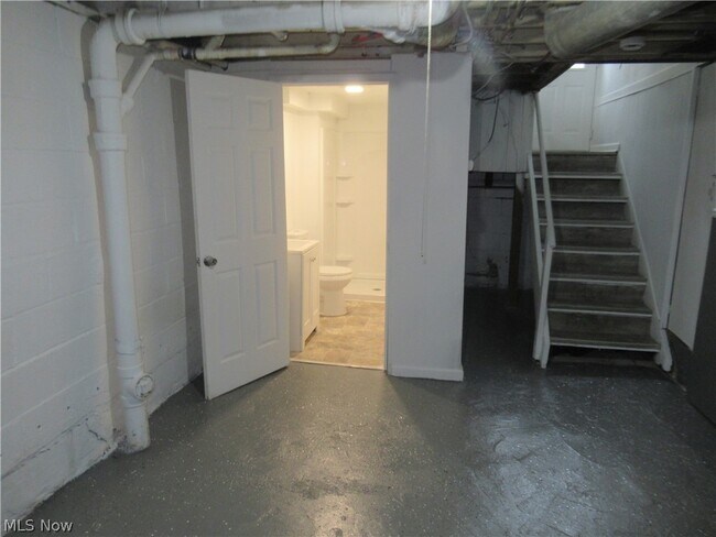 Building Photo - 1616 Douglas Rd