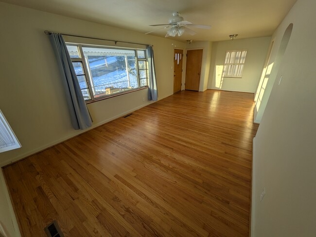 Building Photo - 852 Anaconda Ave