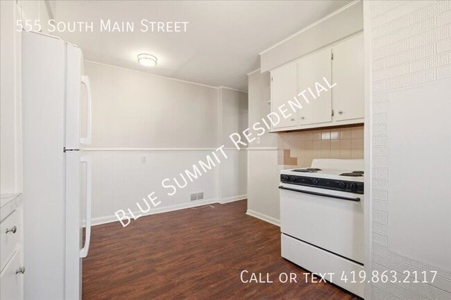 Building Photo - 555 S Main St