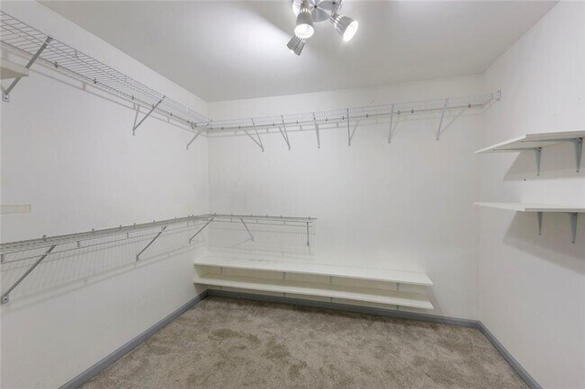 Building Photo - 9776 Ivey Ridge Cir