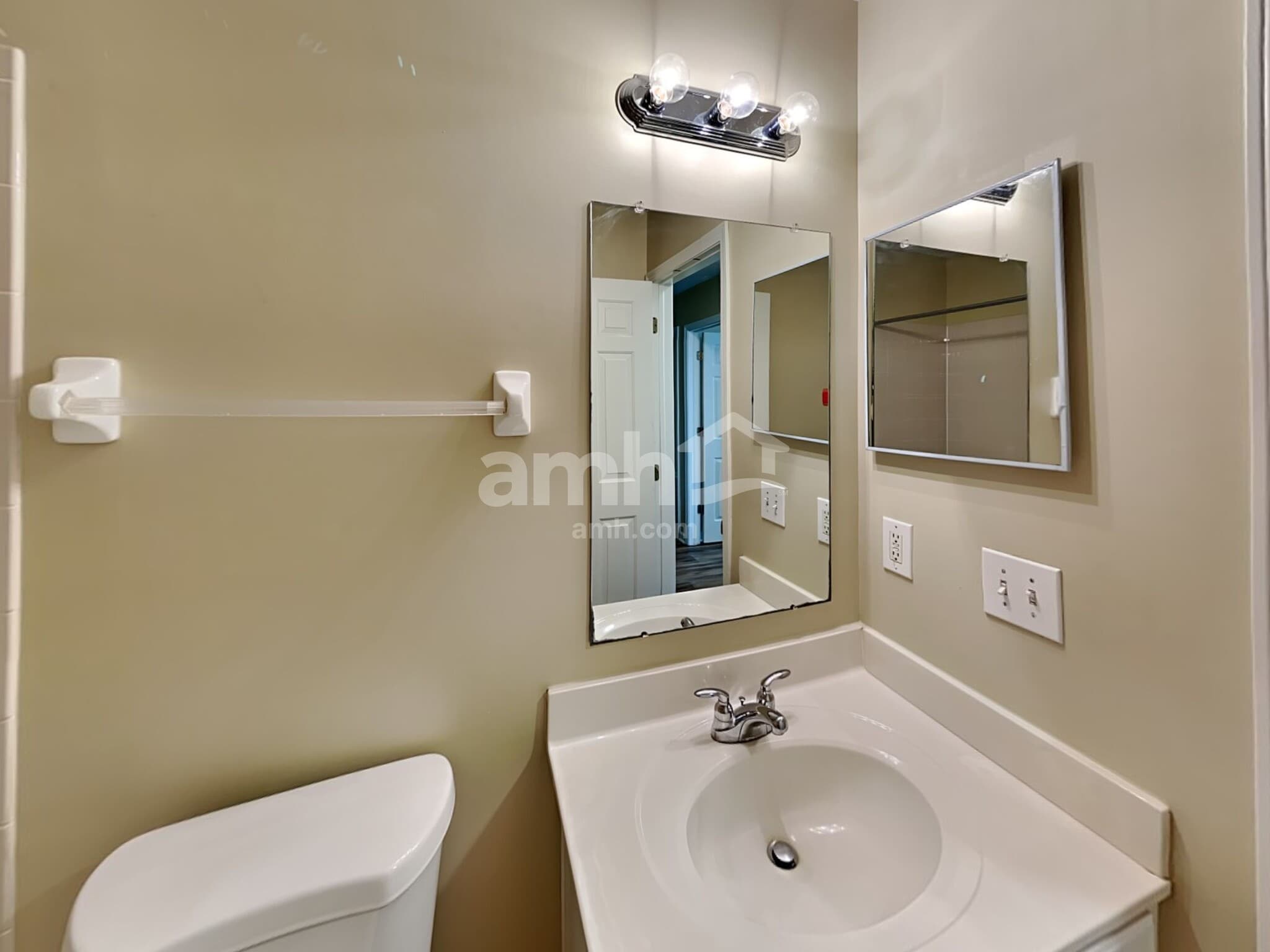 Building Photo - 8093 Willow Brook Crossing Dr