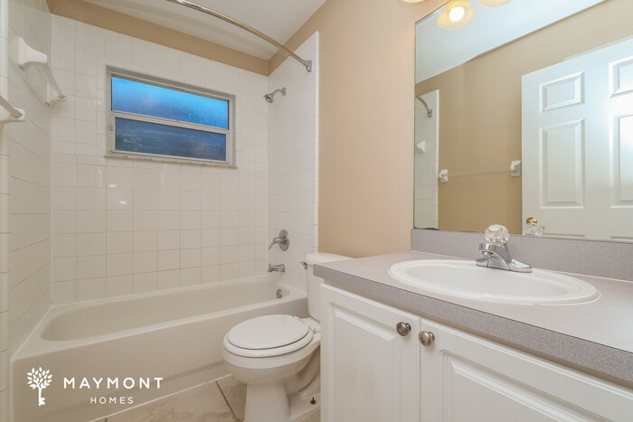 Building Photo - 2518 Clareside Dr