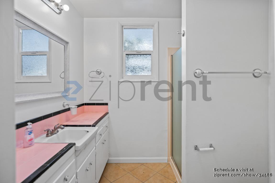 Building Photo - 246 St Andrews St