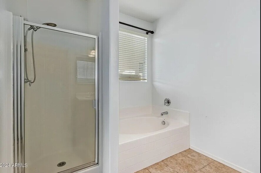 Building Photo - 45031 W Woody Rd