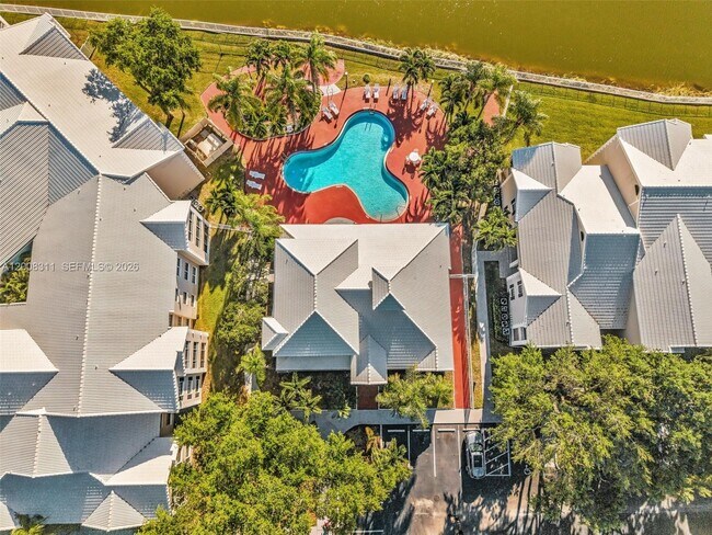 Building Photo - 2811 N Oakland Forest Dr