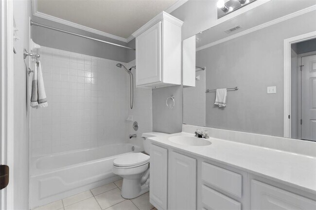Building Photo - 13400 Bolivia Dr